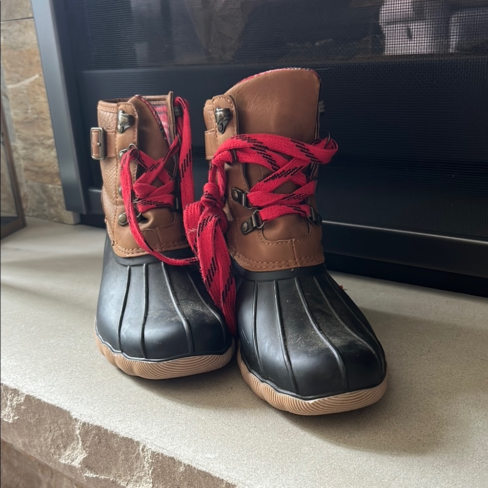 Maurices Tan and Black Duck Boots with Red Laces - Picture 2 of 6